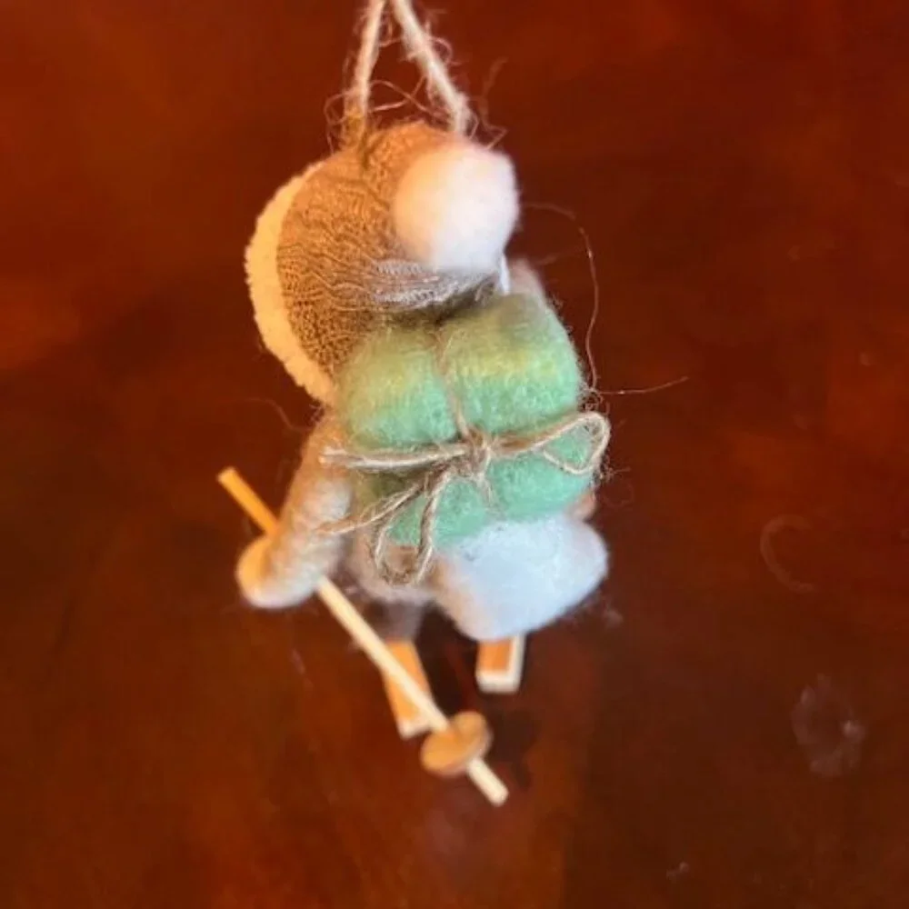 Vintage style Wool‎ & Felt Skiing Santa Claus Christmas Ornament with backpack